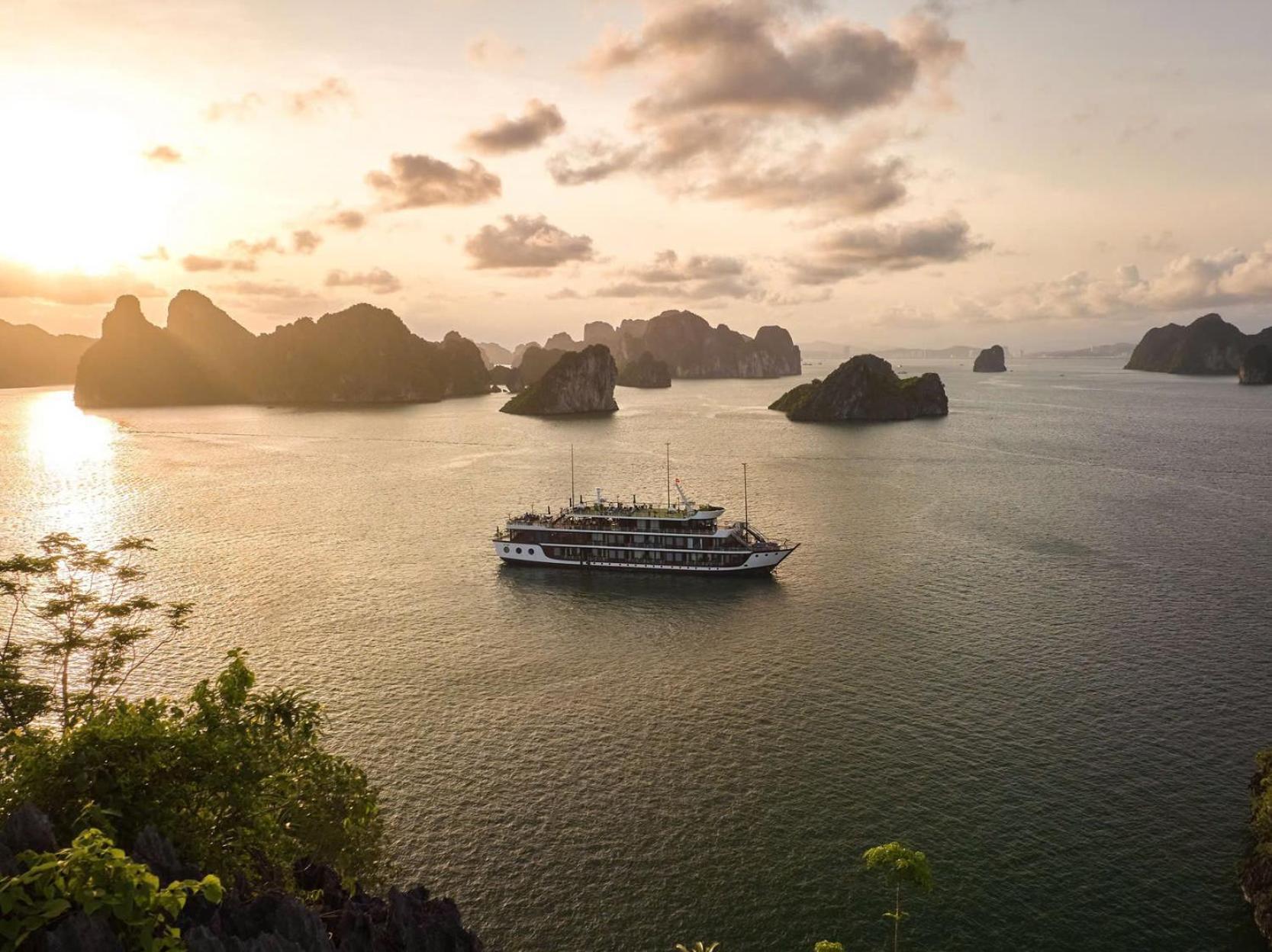 Le Journey Elegance Cruise Hotell Ha Long Exteriör bild