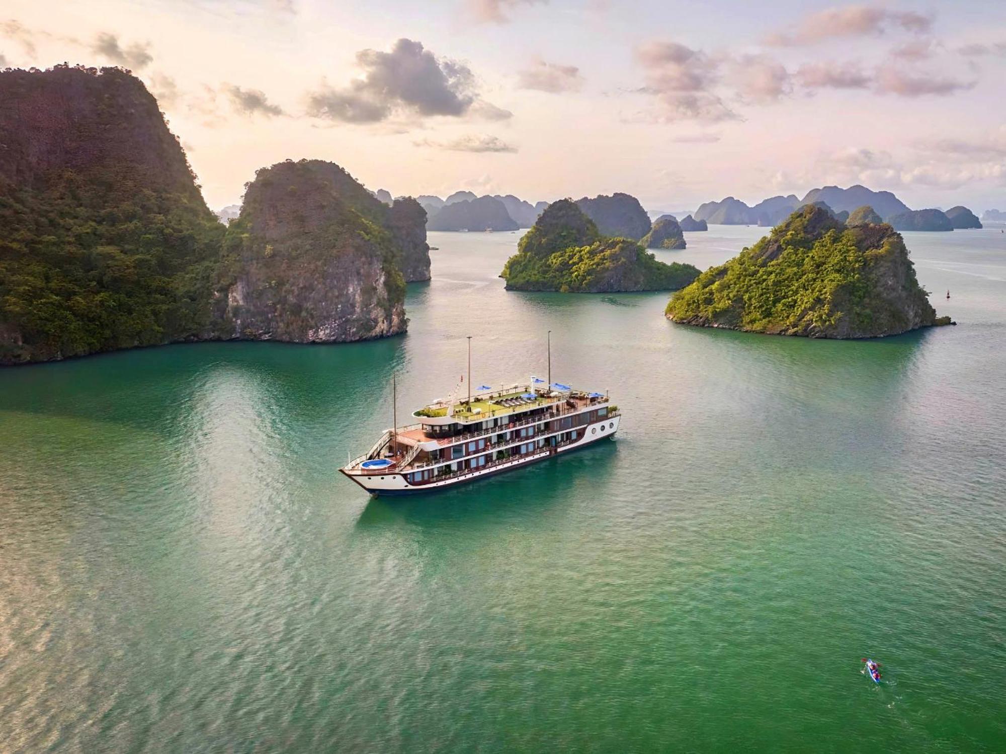 Le Journey Elegance Cruise Hotell Ha Long Exteriör bild